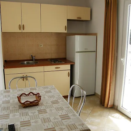 Apartment Ljubo *