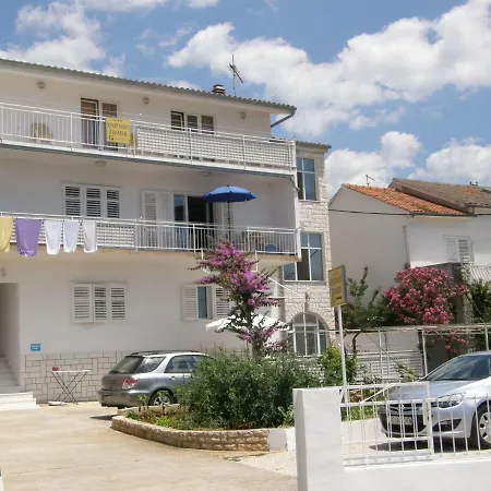 Apartment Ljubo Primosten