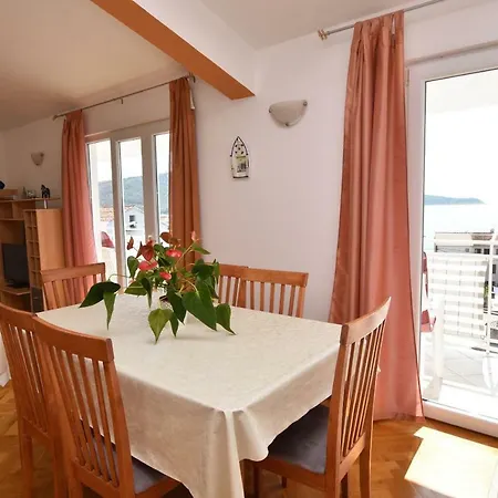 Ljubo Apartment Primosten