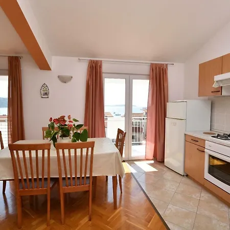 Apartment Ljubo